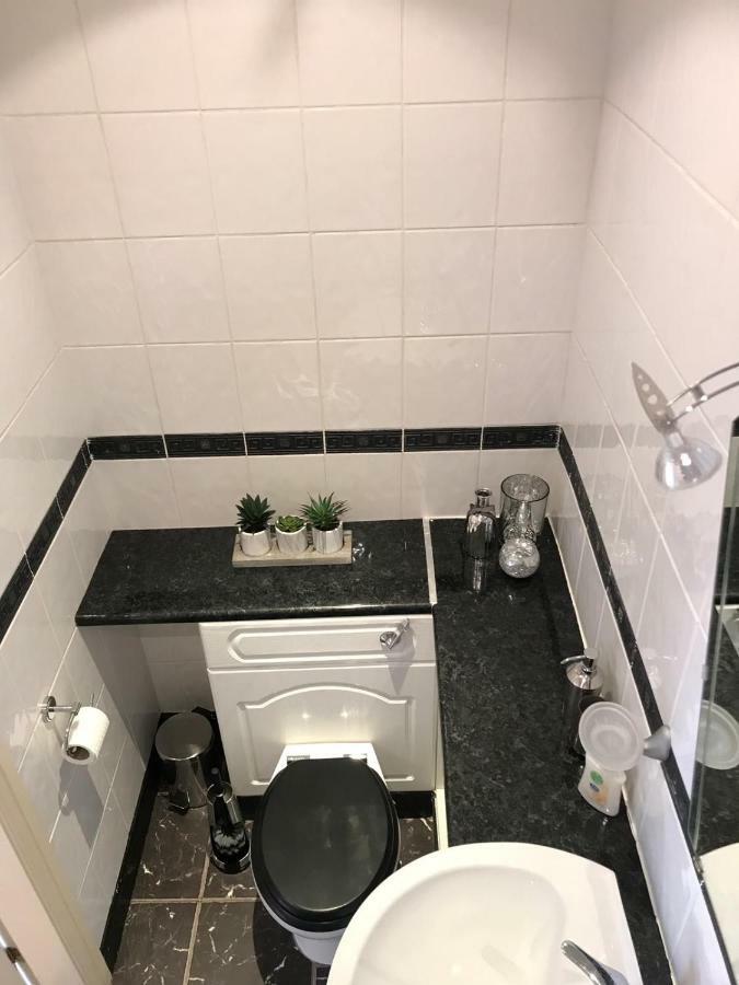 Honeysuckle House Villa Честър Екстериор снимка